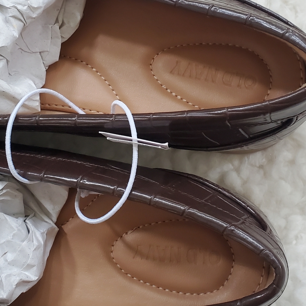 Sale🔥 NWT Old Navy Super Chic Chocolate Croc Loafers size 8 - Picture 4 of 10